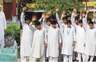 ہائیر سیکنڈری سکول حاجی بابا کے طلباء کا پانی کی عدم دستیابی کیخلاف مظاہرہ