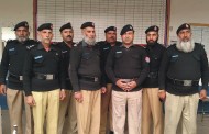 پولیس افسران عوام کی خدمت کیلئے خود کو وقف کریں، اکبر خان شنواری