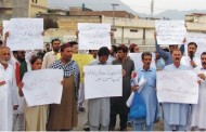 پشاور دھماکہ، راؤ انوار کی ضمانت پر رہائی کیخلاف پختون تحفظ مومنٹ کا احتجاج