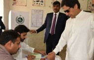 وزیر اعظم عمران خان نے این اے 53 اسلام آباد میں ووٹ ڈال دیا