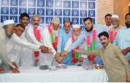 Daily Shamal Distributed Foods In News Paper Hokers