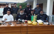 خاتون کی بیگ سے اٹھ کلو گرام چرس برآمد، دو ملزمان گرفتار