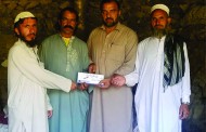 کوزہ بانڈئی میں جلنے والے مکان کے مالکان کو جماعت اسلامی کے جانب سے نقد امدادی مل گئی