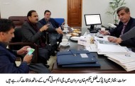سوات میں سوئی گیس کے کم پریشر کا مسئلہ حل کرنے کیلئے چیئرمین ڈیڈک سوات فضل حکیم خان کا جی ایم سوئی گیس کے ساتھ ملاقات
