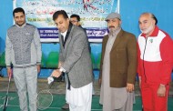 سوات انتظامیہ اور پریس کلب کے درمیان بیڈ منٹن میچ سوات انتظامیہ نے جیت لیا ،ٹرافیاں تقسیم