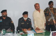 مشہور زمانہ منشیات فروش نے قران پر ہاتھ کر توبہ کرلی