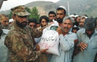 پاک فوج کی جانب سے تلیگرام چیک پوسٹ پر افطاری کا انتظام، مسافروں میں پیکٹس تقسیم جاری