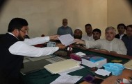 محمود خان نے حلقہ پی کے 9 کیلئے کاغذات جمع کردیئے