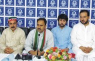 آزاد امیدوار شہاب سیاب فضل حکیم خان کے حق میں دستبردار