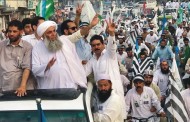 محمد امین اور مولانا حجت اللہ کا انتخابی ریلی، پھول نچھاور