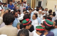 فضل حکیم خان کی جیت پر جشن،عوام بڑی قافلوں کی شکل میں ہائش گا ہ آمد کا سلسلہ جاری