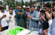 مالم جبہ میں ڈی سی سوات نے آزادی کا کیک کاٹا 