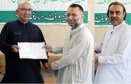 محکمہ اطلاعات سوات افس میں بہترین کارکردگی پر عملے کو توصیفی اسناد کا پروگرام