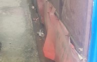 نہ زمین پھٹی نہ اسمان گرا،گائنی وارڈ کے ڈاکٹروں نے حامل خاتون کو وارڈسے نکالا۔ خاتون نے نالے میں بچہ جنم دیا