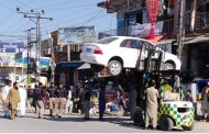 پولیس کا بریکو ٹ بازار میں غیر قانونی پارکنگ اور تجاوزات کے خلا ف اپریشن