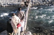کالام، دوبچے اتروڑ دریا پار کرتے ہوئے دریا میں گرگئے