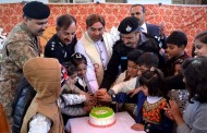 ڈی اپی او سید اشفاق انورنے مینگورہ چرچ کا دورہ،مسیحی برادری کے ہمراہ کرسمس کیک کاٹا