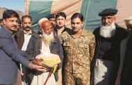 پاک فوج کا توتانوبانڈی کے غریب خاندانوں میں مفت راشن تقسیم