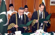 جسٹس اف آصف سعید کھوسہ نے چیف جسٹس کاحلف اٹھالیا