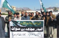 البدر مجاہدین کاانڈیا کیخلاف اور پاکستان کے حق میں مظاہرہ، فوج کیساتھ شانہ بشانہ لڑنے کا اعلان