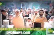 بھارتی طیارے گرنے بعد جشن، مٹھائیاں تقسیم
