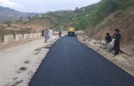 ضلعی ناظم سوات محمد علی شاہ کے دھمکی کام کرگئی، مالم جبہ سڑک پر تارکول شروع