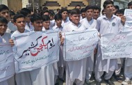 مینگورہ شہر میں مظاہرے ، سکولوں کے طلباء نکل ائے