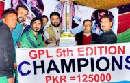 گالوچ پریمئیر لیگ کا پانچواں ایڈیشن اختتام پذیر، فضل اکبر نے کھلاڑیوں میں انعامات تقسیم کردیئے
