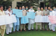 جیو نیوز کے مالک میر شکیل الرحمن کے بے جاگرفتاری کے خلاف  پریس کلب کے صحافیوں کا احتجاجی مظاہرہ