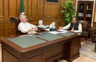 وزیر اعلیٰ محمود خان اور فضل حکیم کے درمیان ملاقات، ترقیاتی سکیموں پر بحث