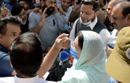 حفیظ سنٹر میں آتشزدگی ، صوبائی وزیر صحت ڈاکٹر یاسمین راشد موقع پر پہنچیں تو ایسے نعرے لگ گئے کہ وہاں سے واپسی کی راہ لی