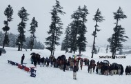 کالام اورمالم جبہ میں ریکارڈ تعداد میں سیاحوں کی امد، سیاح برف سے لطف اندوز