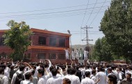 سوات میں امتحانی شیڈول کے اعلان کے خلاف اسکول اور کالجز کے طلباء کا احتجاج ، تھوڑ پھوڑ ، ہنگامہ آرائی میں تین مقامی لوگ اور دو طلباء زخمی