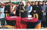 پشاور: شہید ہونے والے پولیس اہلکار امجد خان کی نماز جنازہ ملک سعد شہید پولیس لائن میں پورے سرکاری اعزاز کے ساتھ ادا کر دی