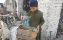 کام نہیں کریں گے تو گھر کا چولہا کیسے چلے گا؟