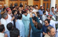 حلقہ این اے چار پشاور کے ضمنی الیکشن جیتنے پر پی ٹی آئی سوات کے کارکنان کا جشن