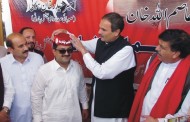 26 سالہ رفاقت ختم ، عاصم خان نے سرخ ٹوپی پہن لی