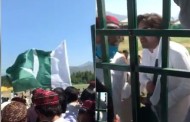منظور پشتون جلسہ میں پاکستانی پرچم کو جگہ نہ مل سکی، نوجوان جلسہ سے باہر