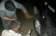 شانگلہ، تحصیل ناظم کے گاڑی سے ٹائرچوری کرنے والوں کو پکڑ لیاگیا، پولیس کا تحصیل ناظم کے کارکنوں پرلاٹھی چارج