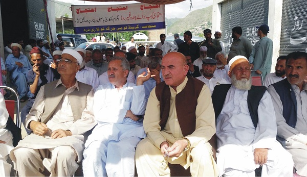 Kokari road, Qumi Jirga Started Protest