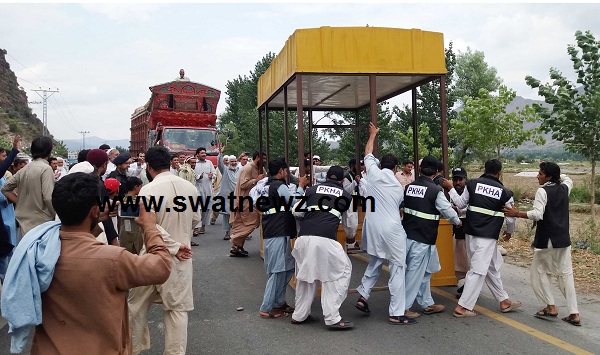 villager of Parry barikot are against the toll palaza in parry road