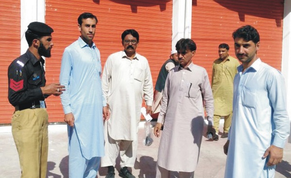 چارباغ میں غیر قانونی تجاوزات کیخلاف گرینڈ اپریشن، پلازے سیل