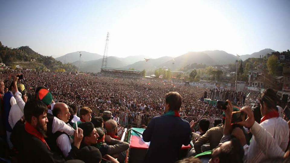 ملک کے سب سے بڑے ڈاکو زرداری اور نوازشریف ہیں، عمران خان