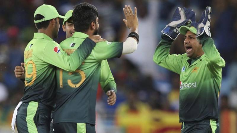 پہلا ون ڈے،پاکستان نے سری لنکا کو3 8رنز سے ہرا دیا قومی ٹیم کو سیریز میں 0-1کی برتری حاصل۔