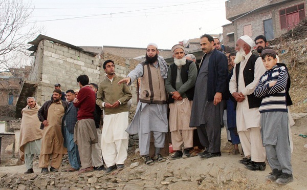 پہلی مرتبہ عوام کے پیسے ان کے فلاح پر لگ رہے ہیں، پی ٹی ائی مقبول ترین جماعت ہے، فضل حکیم