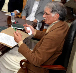 پشاور رپیڈبس ٹرانزٹ منصوبے کی بروقت تکمیل پر کوئی سمجھوتہ نہیں کیا جائیگا،خٹک