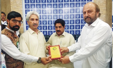 سوات میں شعراء اور ادیباء کو پہلی مرتبہ ایوارڈزسے نوازا گیا