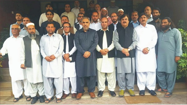 امیرمقام کیلئے مشکلات بڑھ گئی، دست راست پی ٹی ائی میں شامل