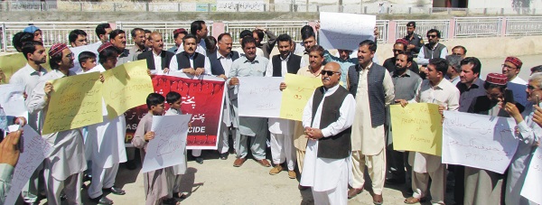پختون تحفظ موومنٹ کے زیر اہتمام سوا ت پریس کلب کے سامنے احتجاجی مظاہرہ