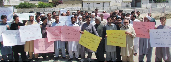 صوبائی حکومت کیخلاف فارماڈسٹری بیوٹرز کا ترامیم کیخلاف احتجاج، ڈرگ ایکٹ نامنظور کے نعرے